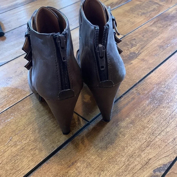 Open toe heel booties - Picture 3 of 8